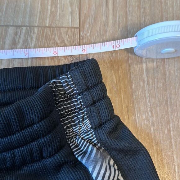 Under armour boys black and gray athletic shorts size medium youth - Picture 6 of 10